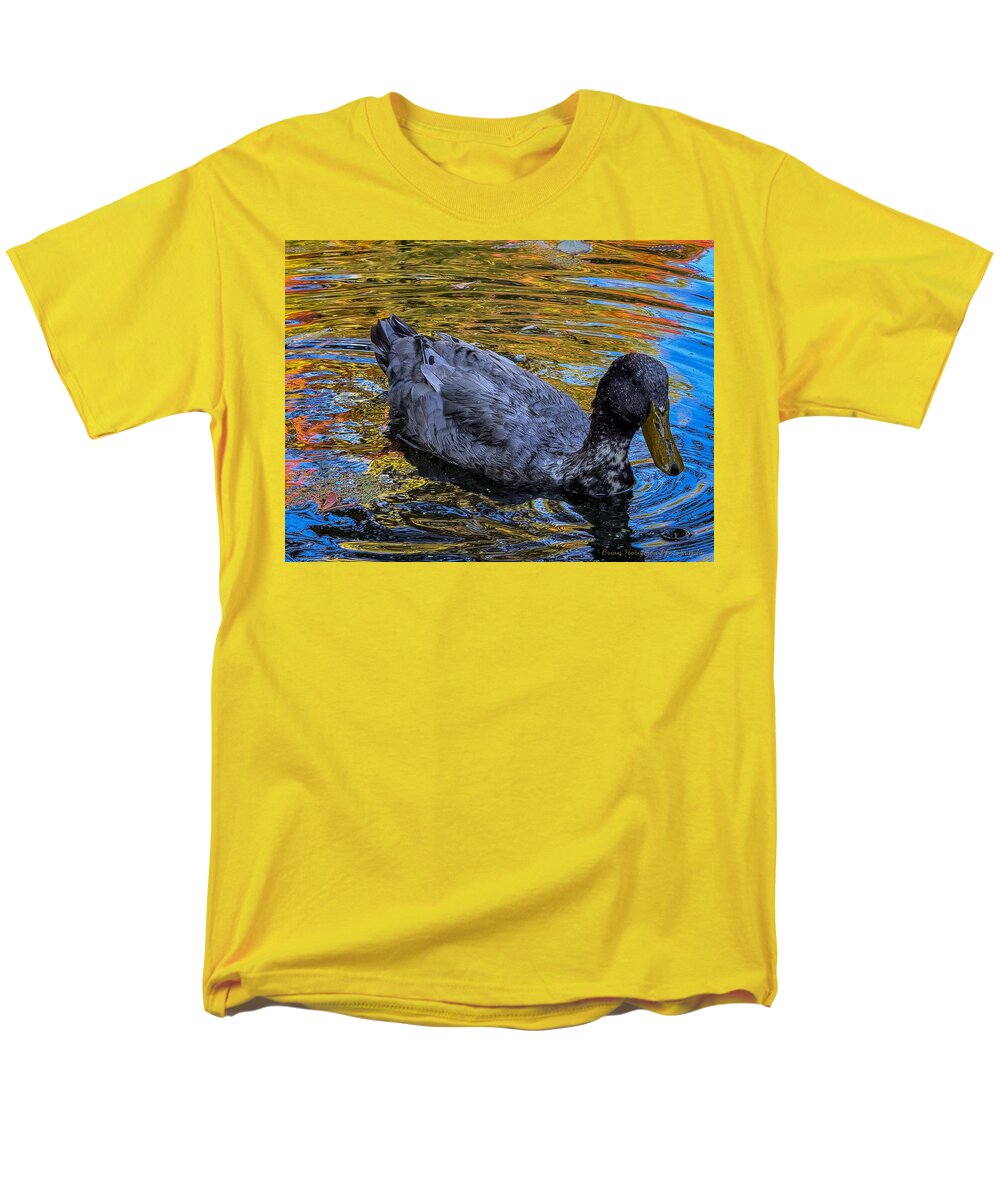 Duck in the pond  - Men's T-Shirt  (Regular Fit)