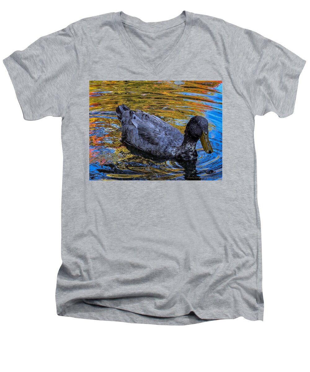 Duck in the pond  - Men's V-Neck T-Shirt