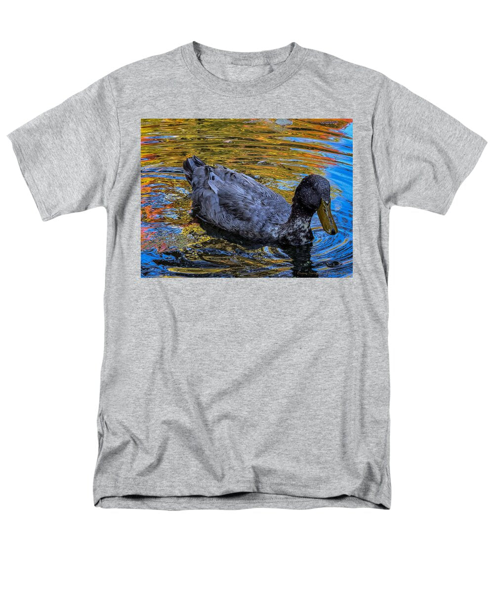 Duck in the pond  - Men's T-Shirt  (Regular Fit)