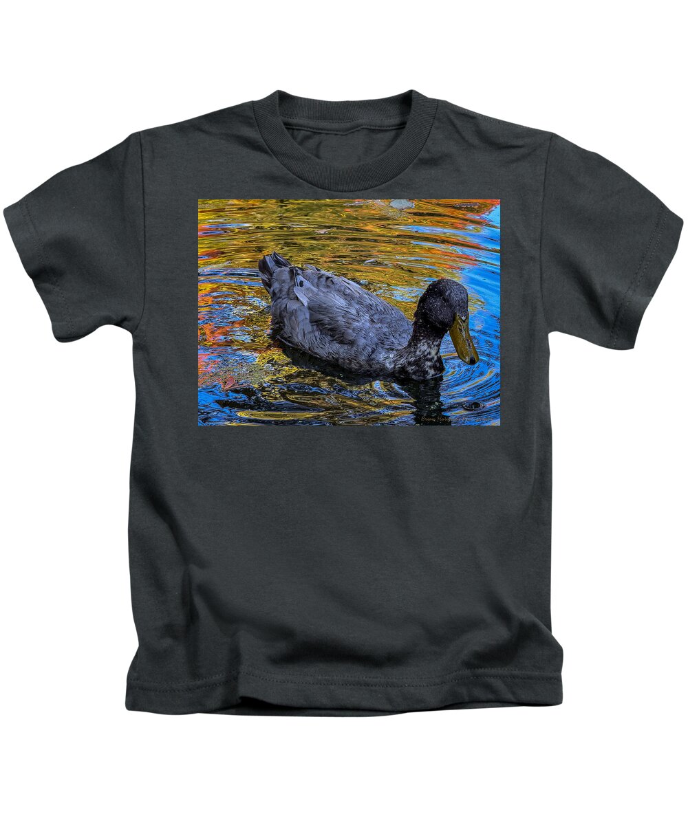 Duck in the pond  - Kids T-Shirt