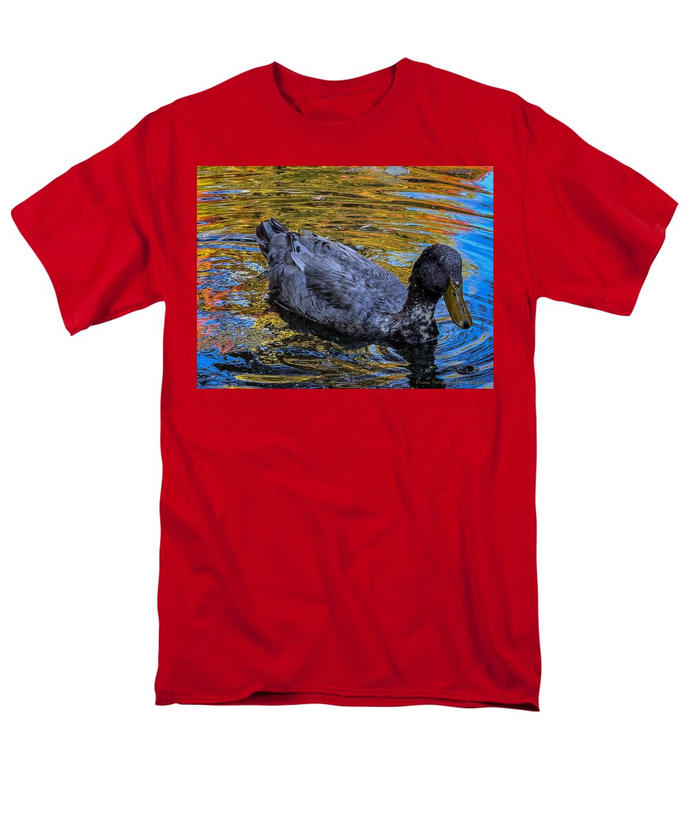 Duck in the pond  - Men's T-Shirt  (Regular Fit)