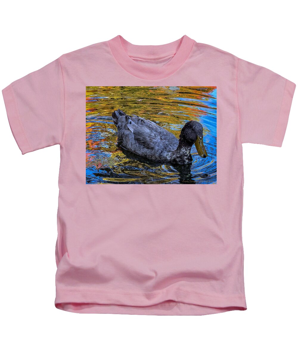Duck in the pond  - Kids T-Shirt