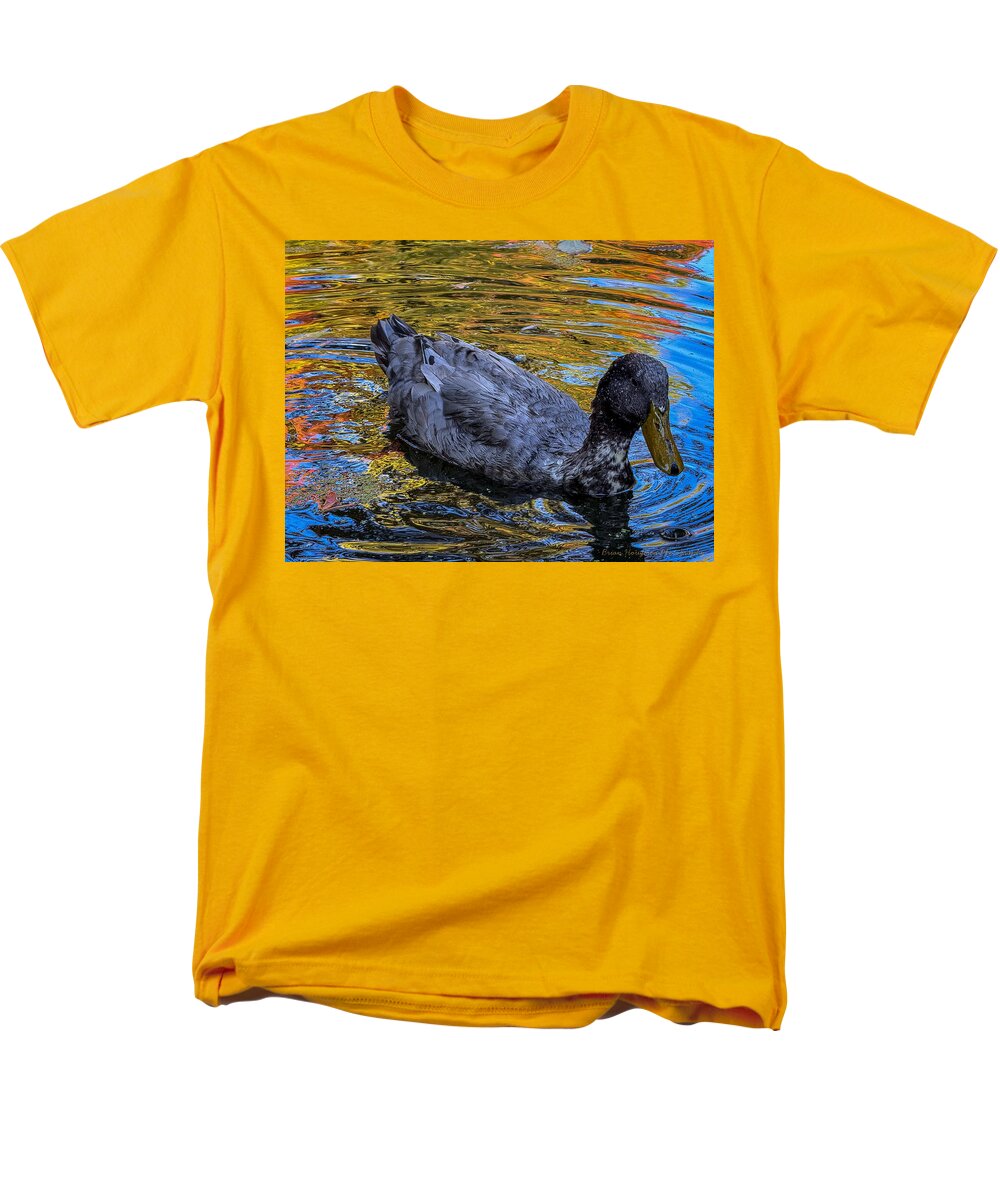 Duck in the pond  - Men's T-Shirt  (Regular Fit)