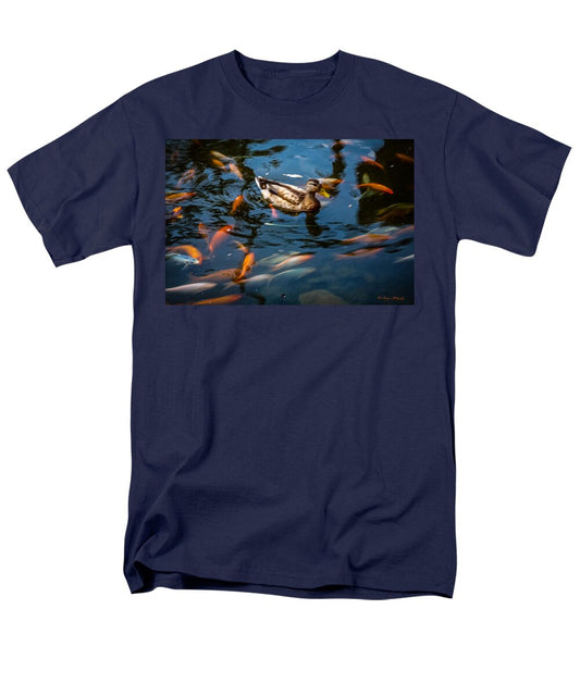 Duck with the koi - Men's T-Shirt  (Regular Fit)