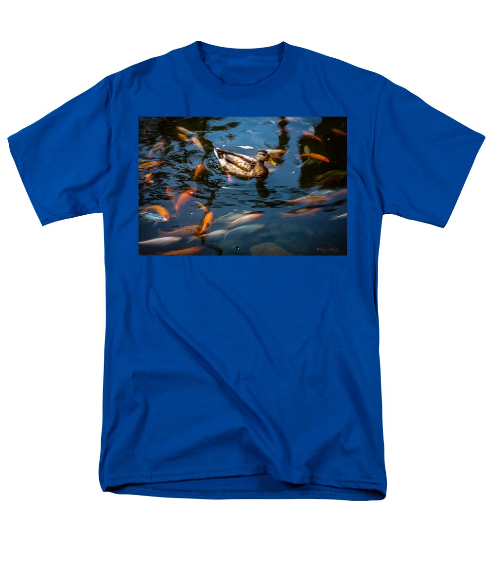 Duck with the koi - Men's T-Shirt  (Regular Fit)