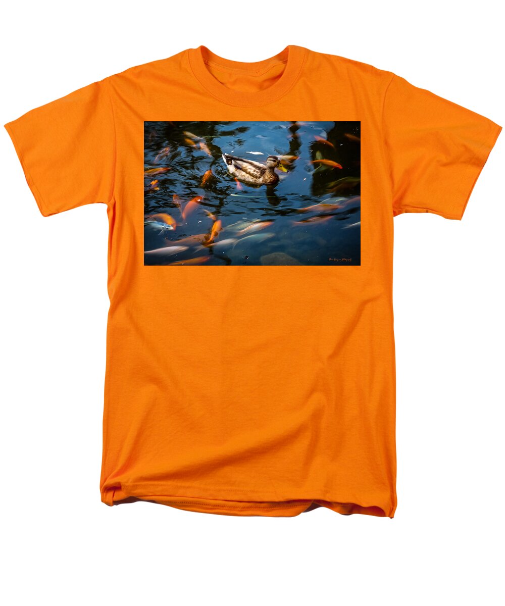 Duck with the koi - Men's T-Shirt  (Regular Fit)