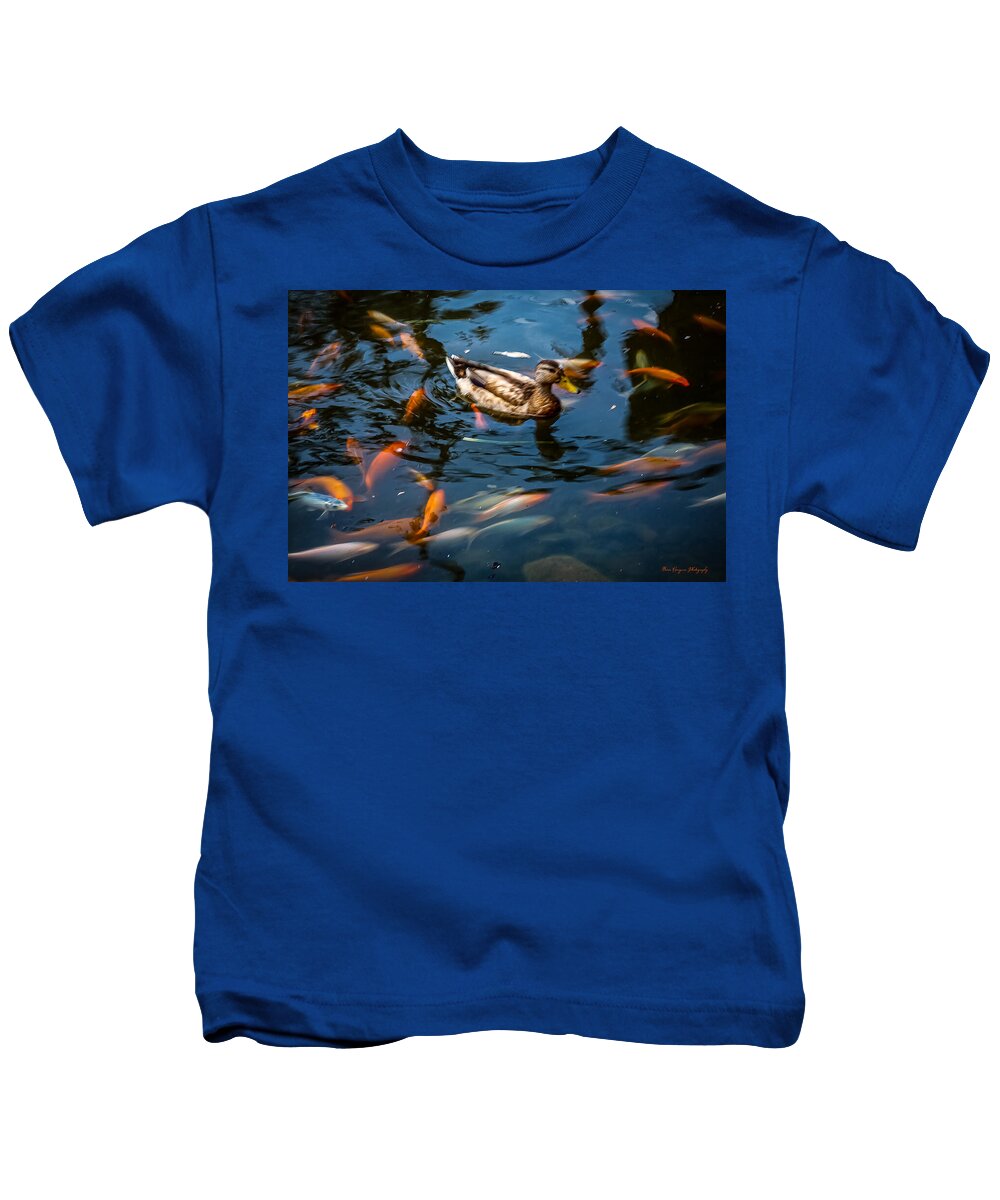 Duck with the koi - Kids T-Shirt