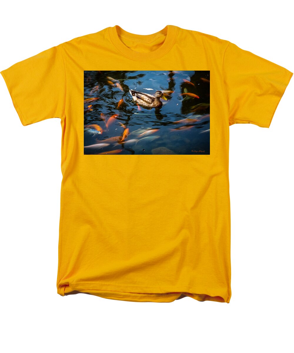 Duck with the koi - Men's T-Shirt  (Regular Fit)