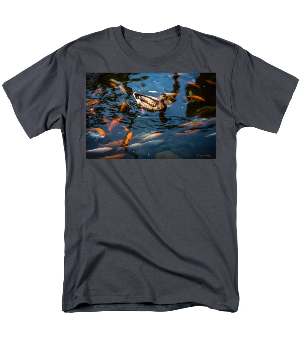Duck with the koi - Men's T-Shirt  (Regular Fit)