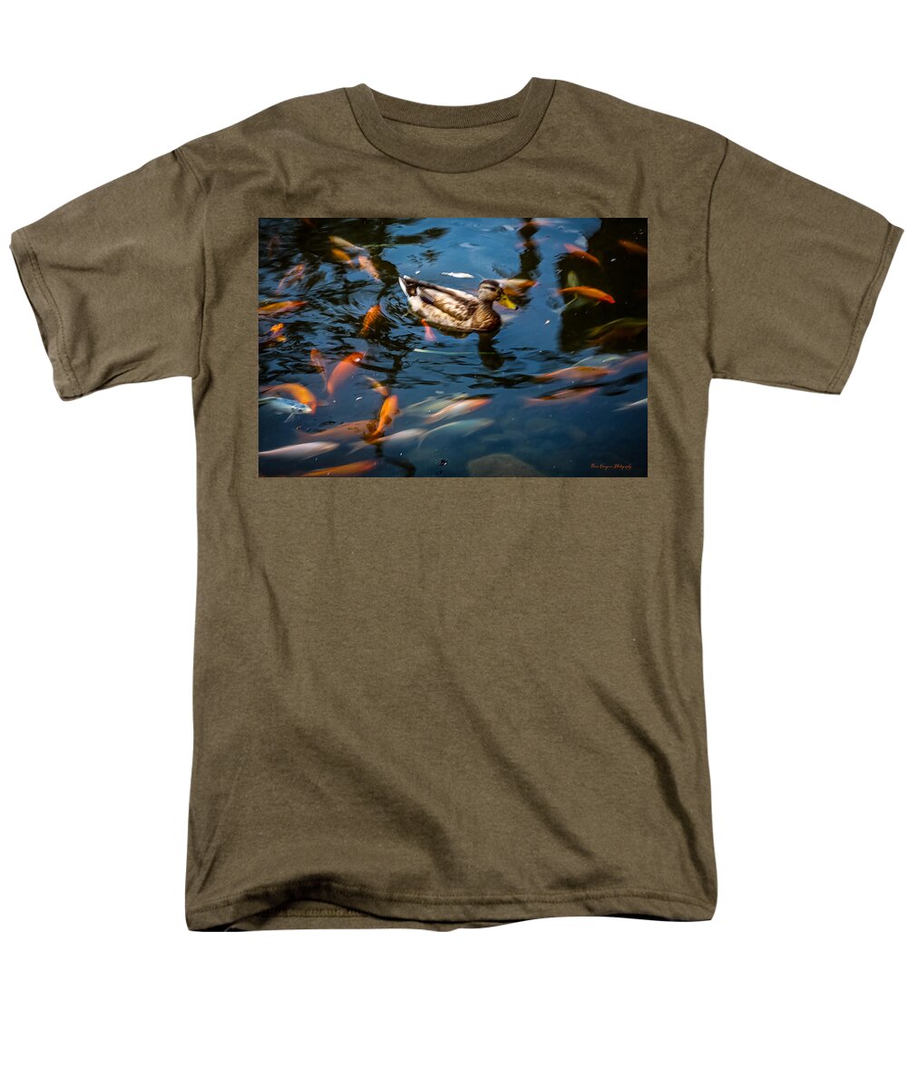 Duck with the koi - Men's T-Shirt  (Regular Fit)