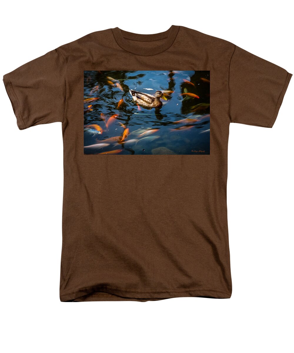 Duck with the koi - Men's T-Shirt  (Regular Fit)
