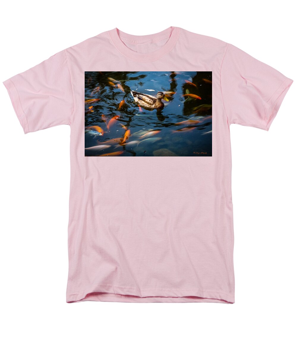 Duck with the koi - Men's T-Shirt  (Regular Fit)