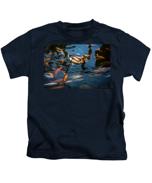Duck with the koi - Kids T-Shirt