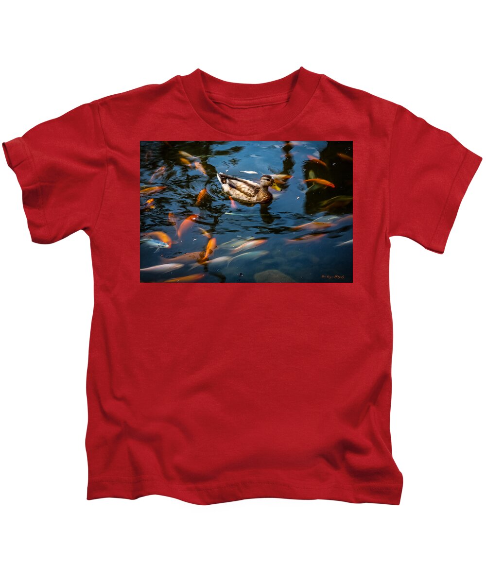 Duck with the koi - Kids T-Shirt