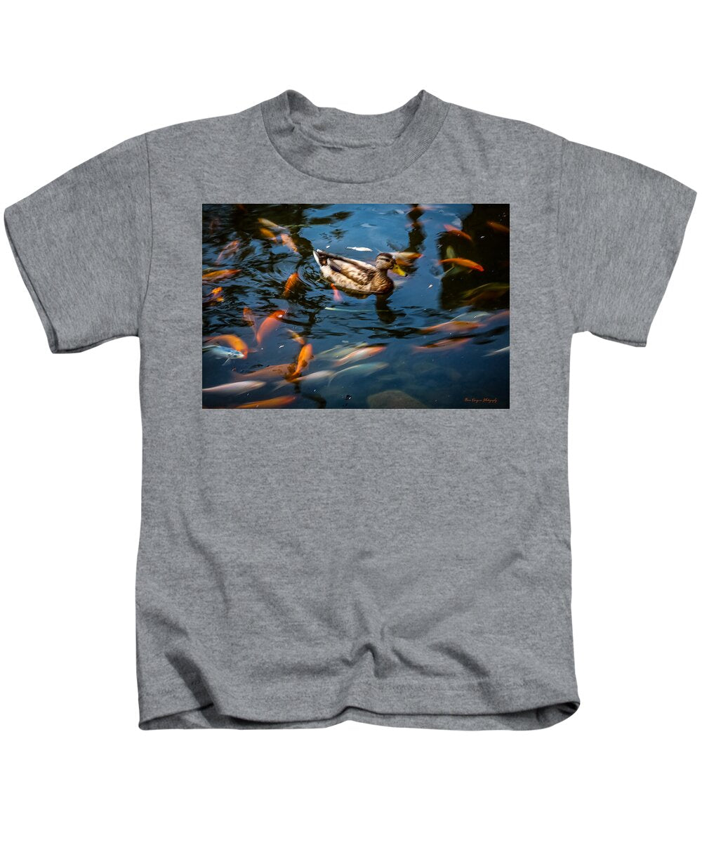 Duck with the koi - Kids T-Shirt