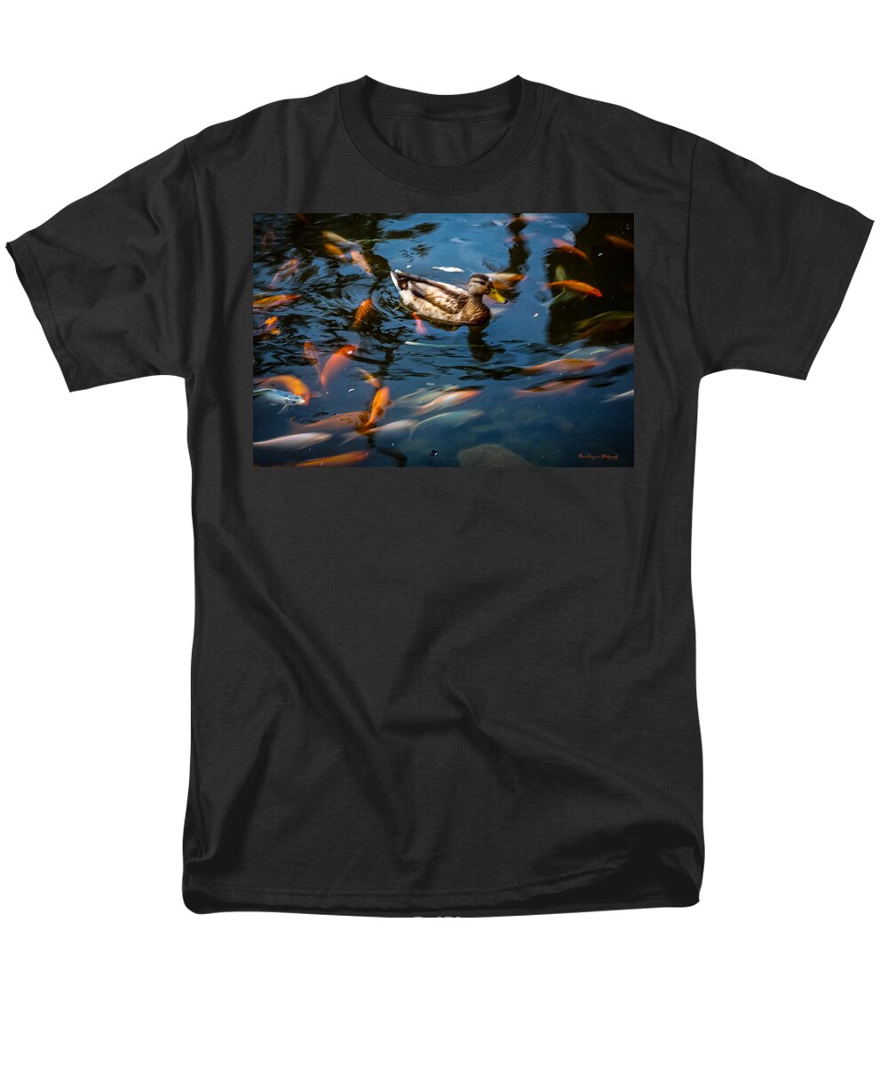 Duck with the koi - Men's T-Shirt  (Regular Fit)