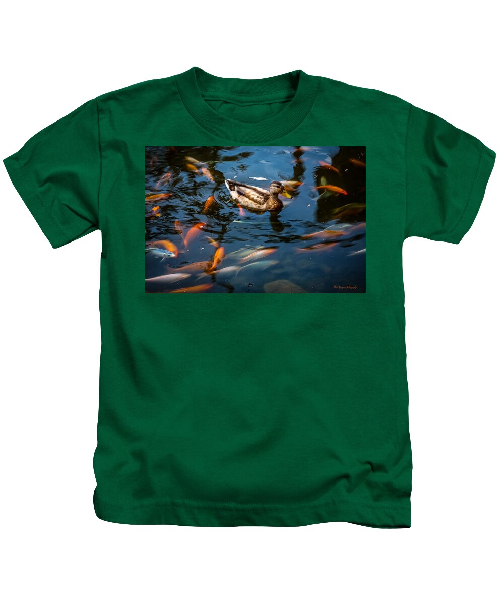 Duck with the koi - Kids T-Shirt