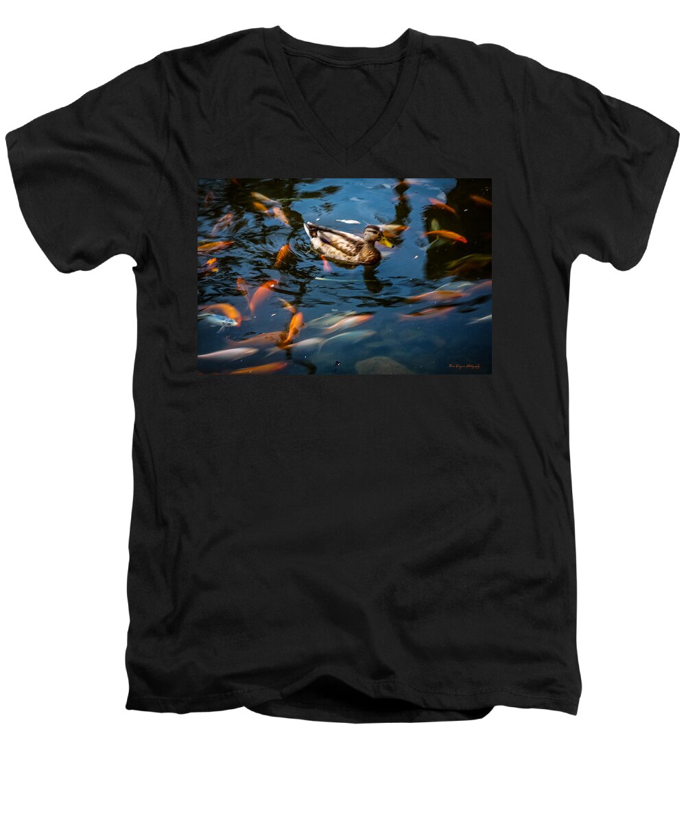 Duck with the koi - Men's V-Neck T-Shirt