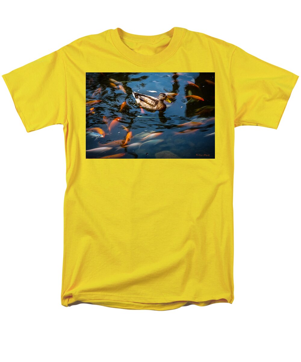 Duck with the koi - Men's T-Shirt  (Regular Fit)
