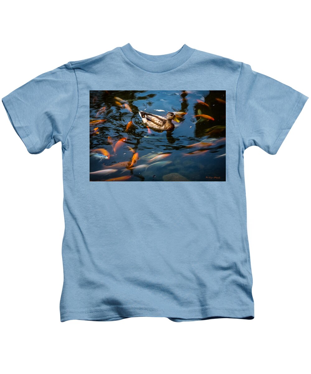 Duck with the koi - Kids T-Shirt