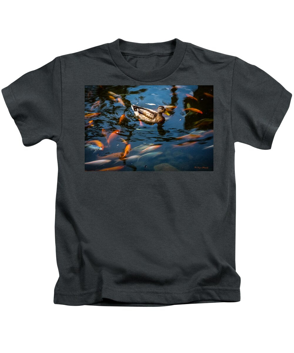 Duck with the koi - Kids T-Shirt