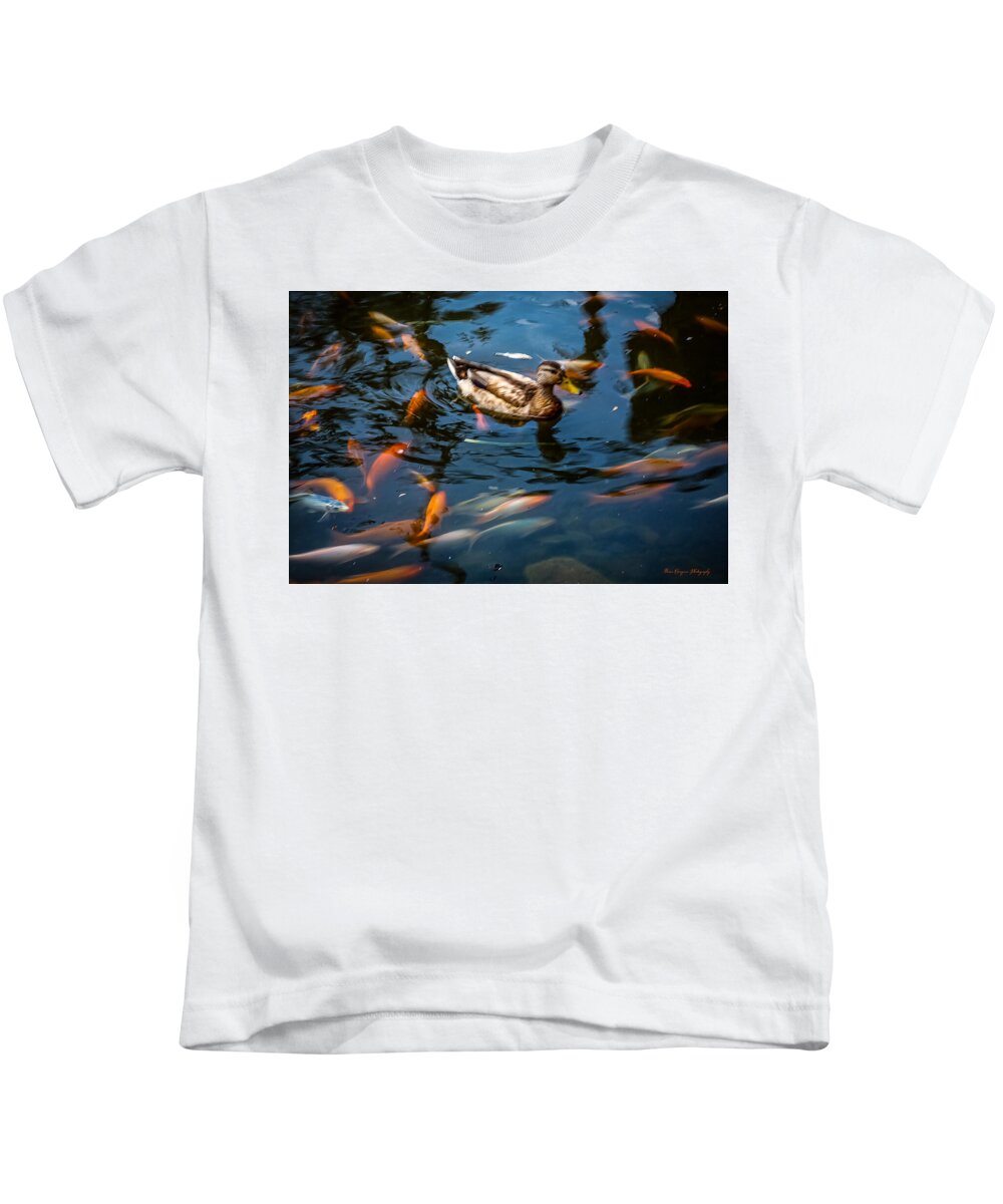 Duck with the koi - Kids T-Shirt