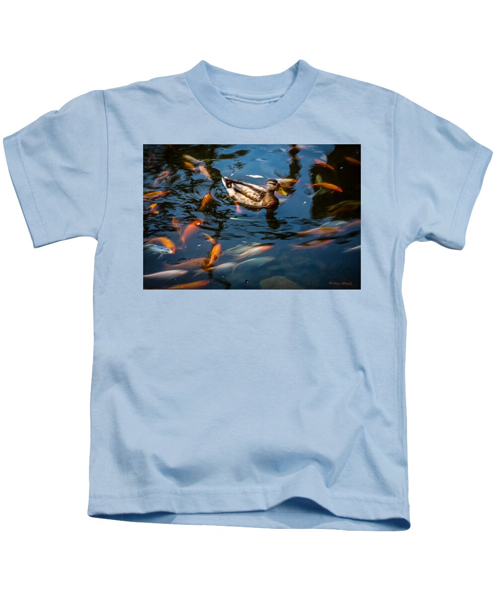 Duck with the koi - Kids T-Shirt