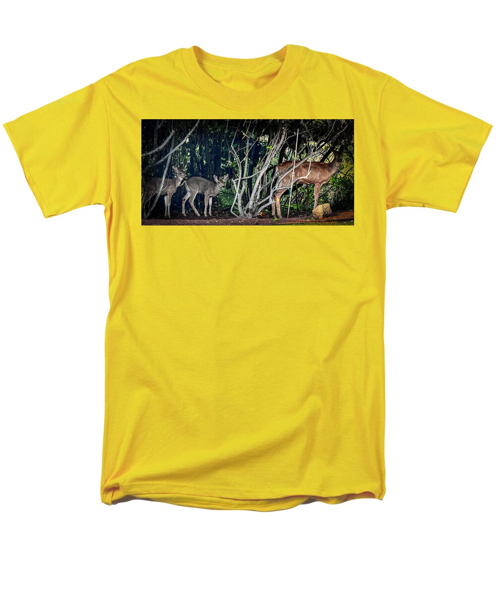 Mom and family  - Men's T-Shirt  (Regular Fit)
