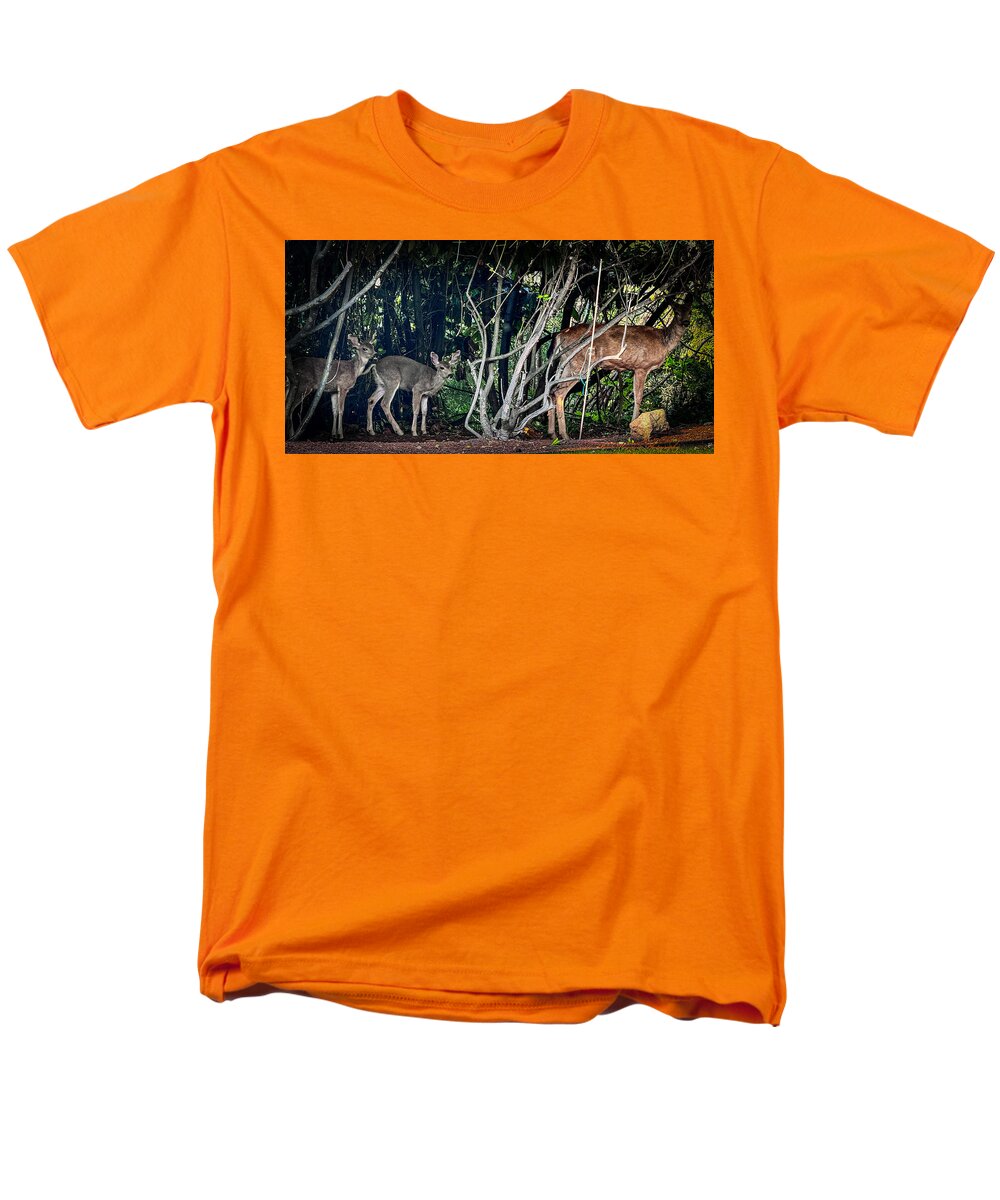 Mom and family  - Men's T-Shirt  (Regular Fit)