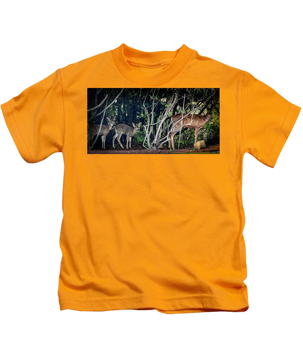 Mom and family  - Kids T-Shirt