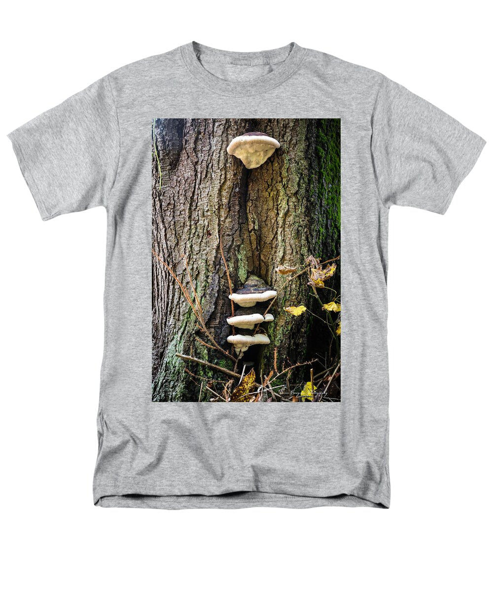 Mushrooms on the tree - Men's T-Shirt  (Regular Fit)