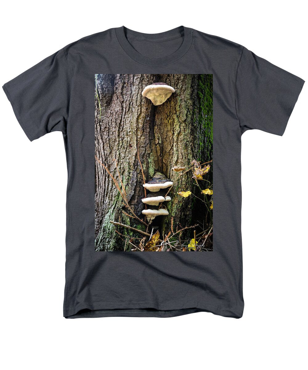 Mushrooms on the tree - Men's T-Shirt  (Regular Fit)