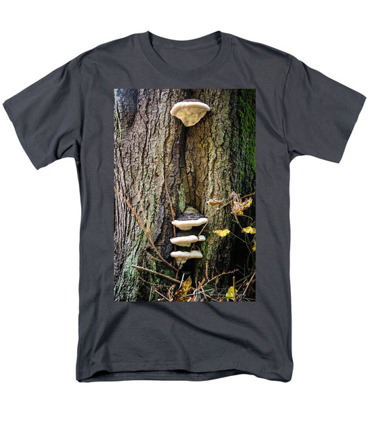 Mushrooms on the tree - Men's T-Shirt  (Regular Fit)