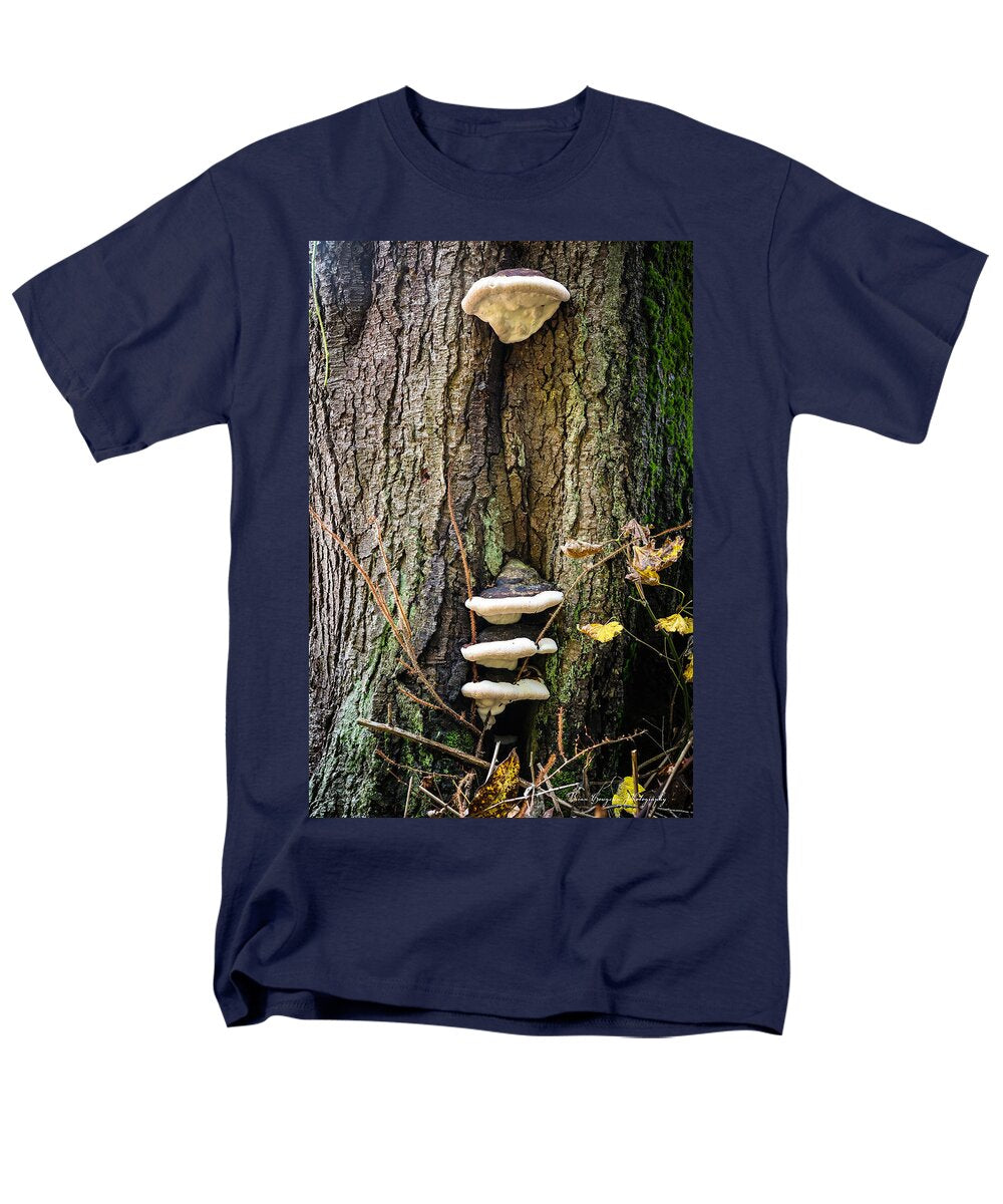 Mushrooms on the tree - Men's T-Shirt  (Regular Fit)