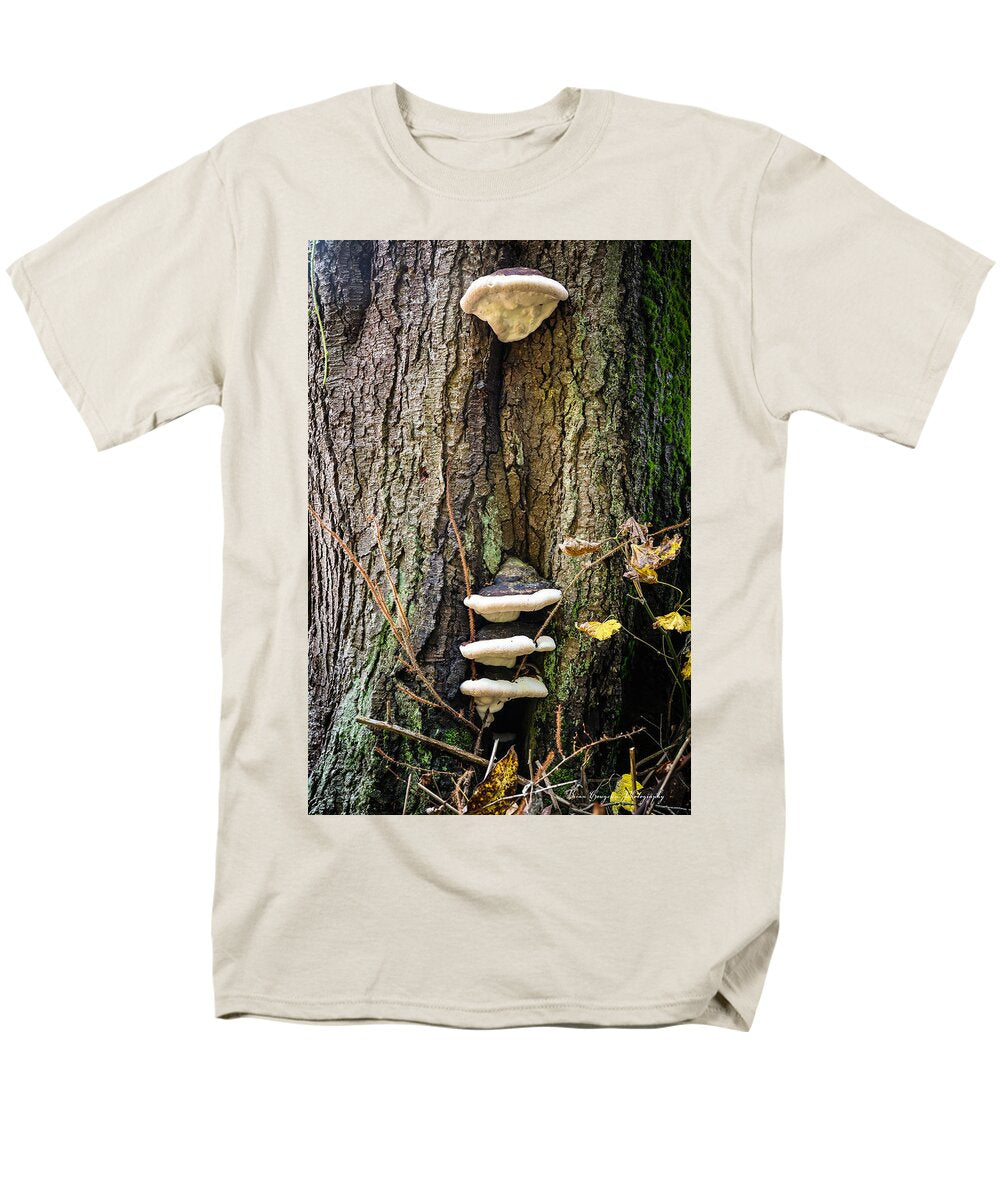 Mushrooms on the tree - Men's T-Shirt  (Regular Fit)