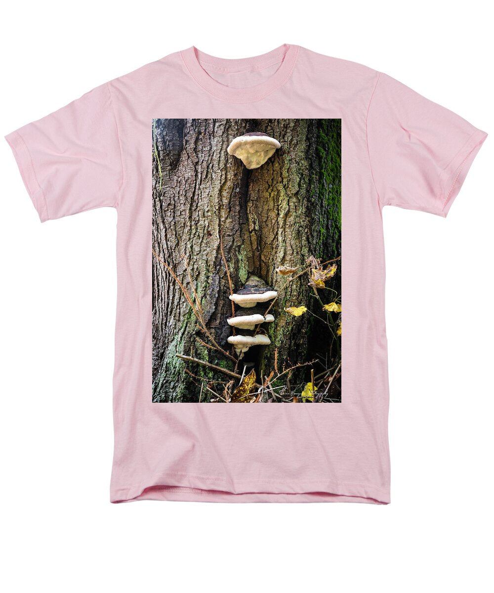 Mushrooms on the tree - Men's T-Shirt  (Regular Fit)