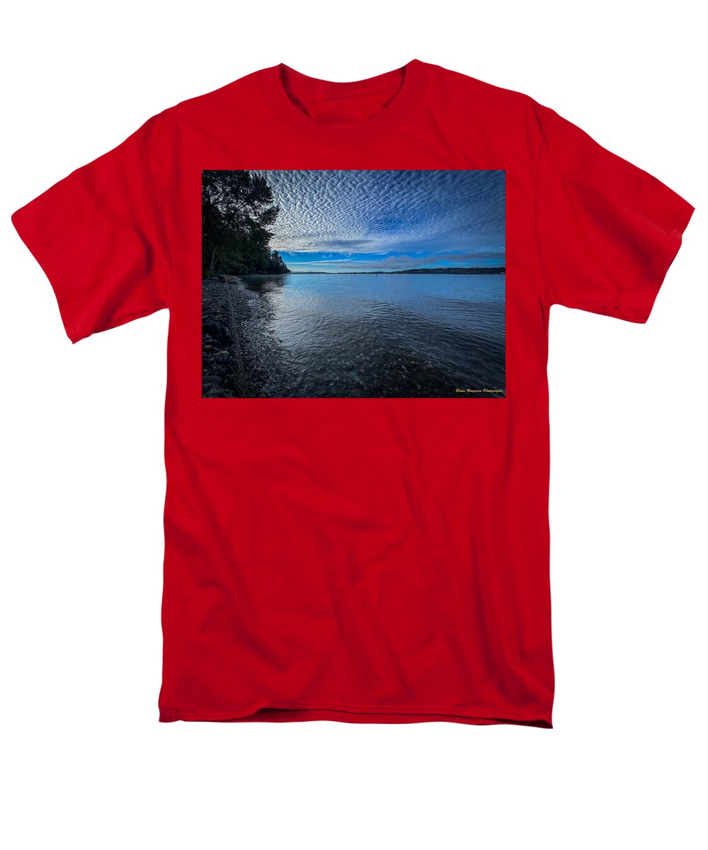 Reflection of the clouds  - Men's T-Shirt  (Regular Fit)