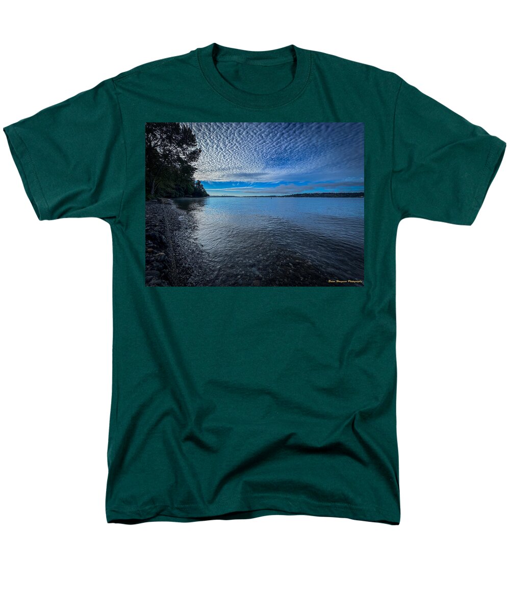 Reflection of the clouds  - Men's T-Shirt  (Regular Fit)