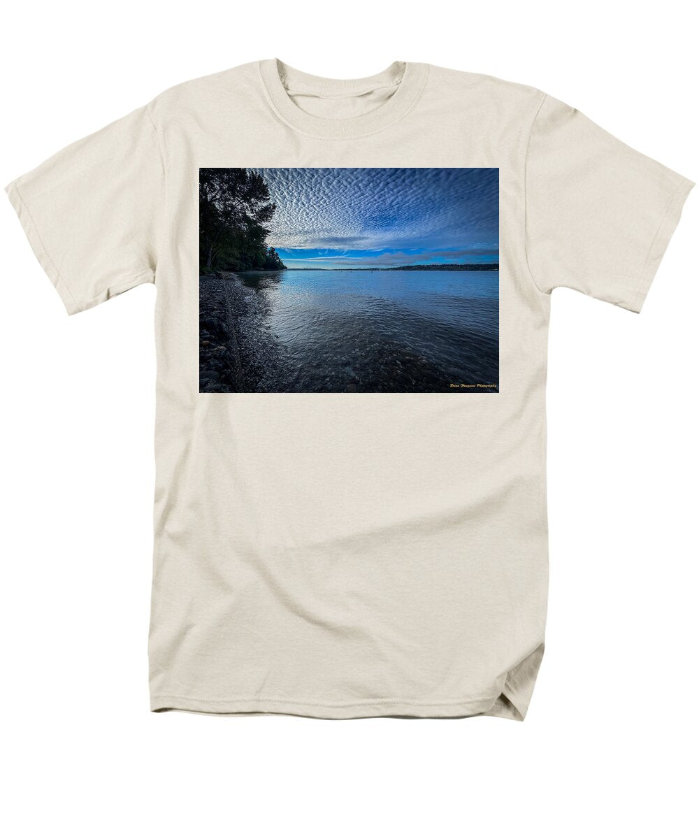 Reflection of the clouds  - Men's T-Shirt  (Regular Fit)