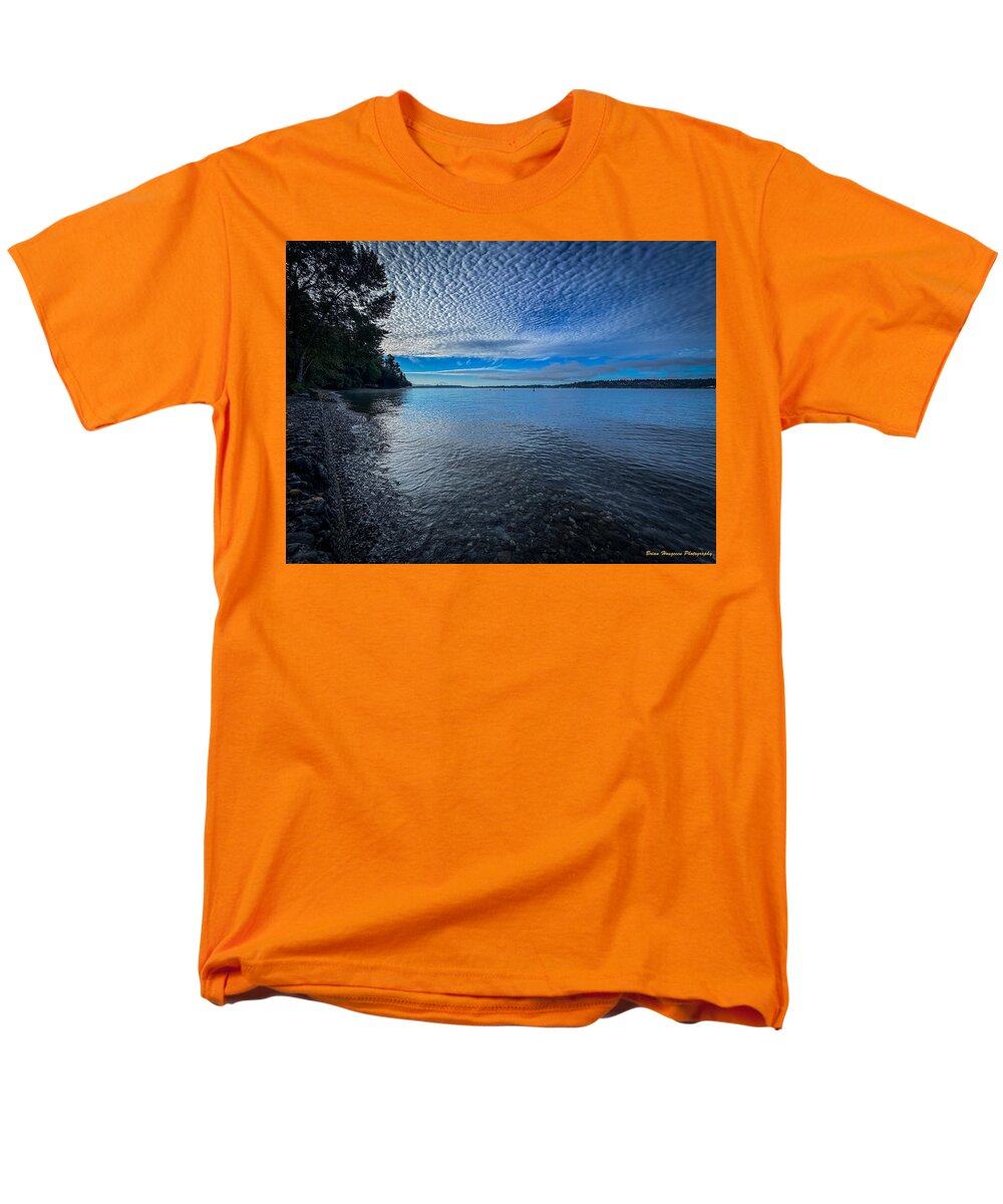 Reflection of the clouds  - Men's T-Shirt  (Regular Fit)