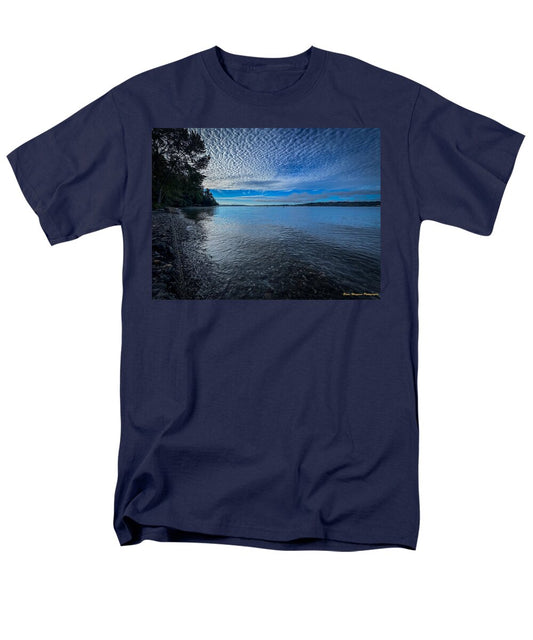 Reflection of the clouds  - Men's T-Shirt  (Regular Fit)