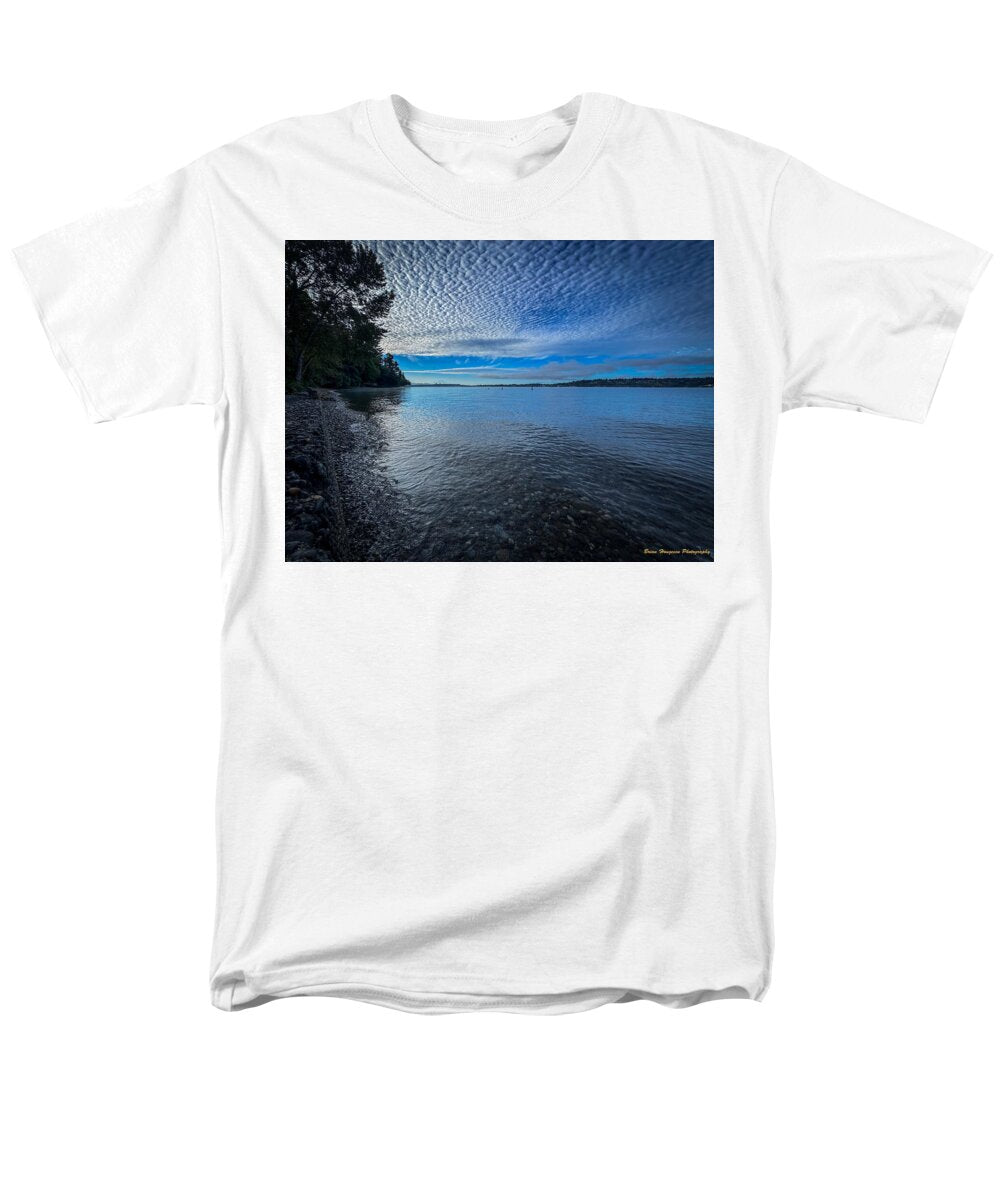 Reflection of the clouds  - Men's T-Shirt  (Regular Fit)