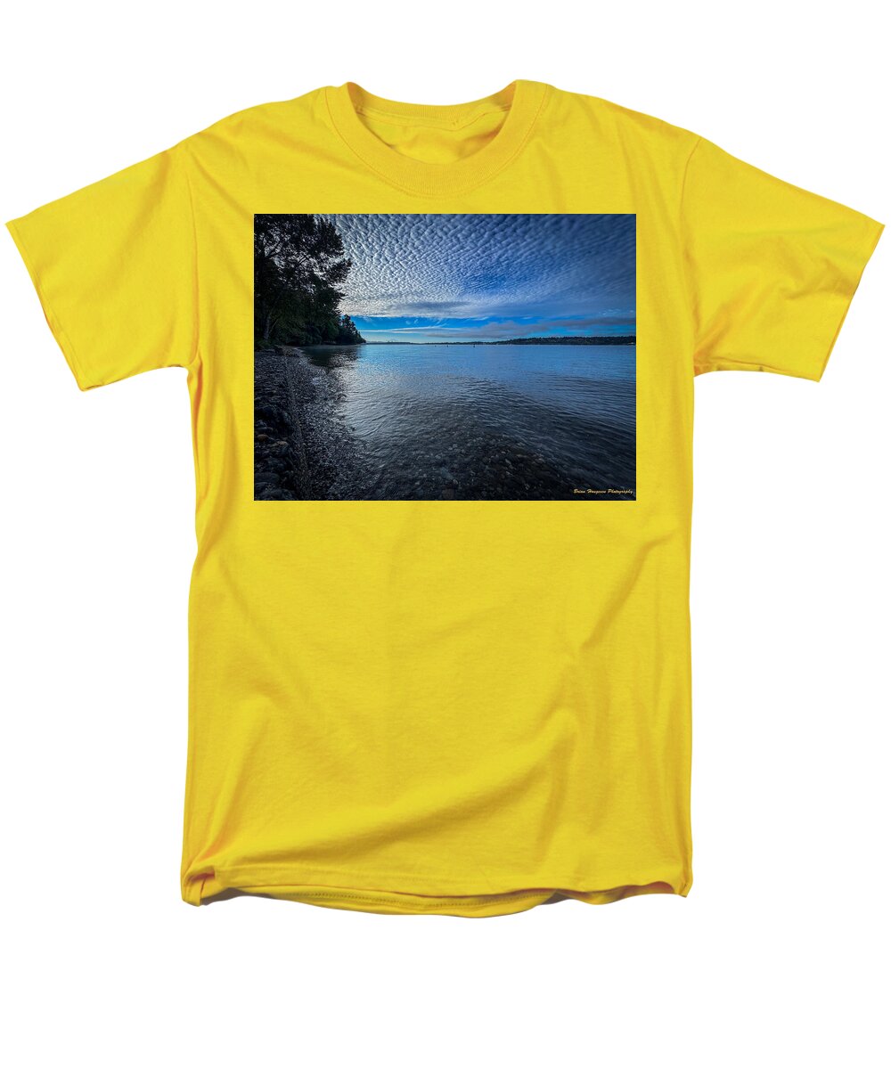 Reflection of the clouds  - Men's T-Shirt  (Regular Fit)