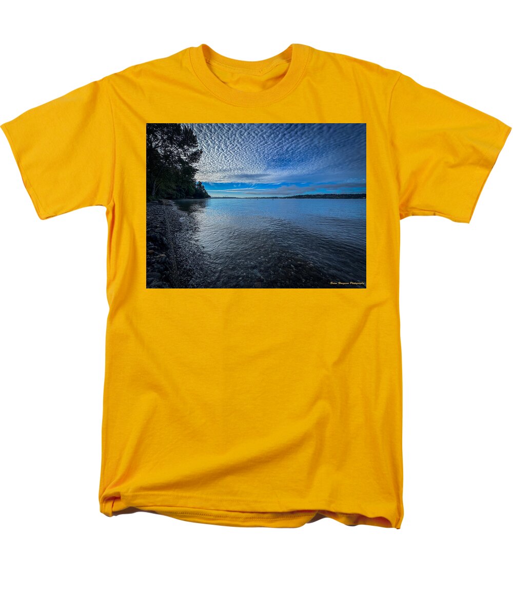 Reflection of the clouds  - Men's T-Shirt  (Regular Fit)