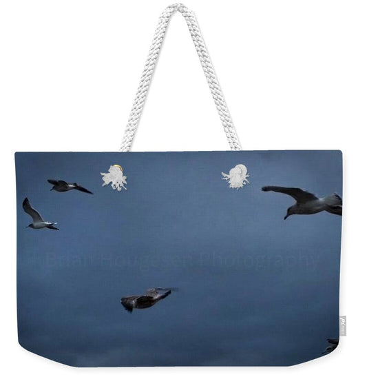 Seagulls in flight 2 - Weekender Tote Bag