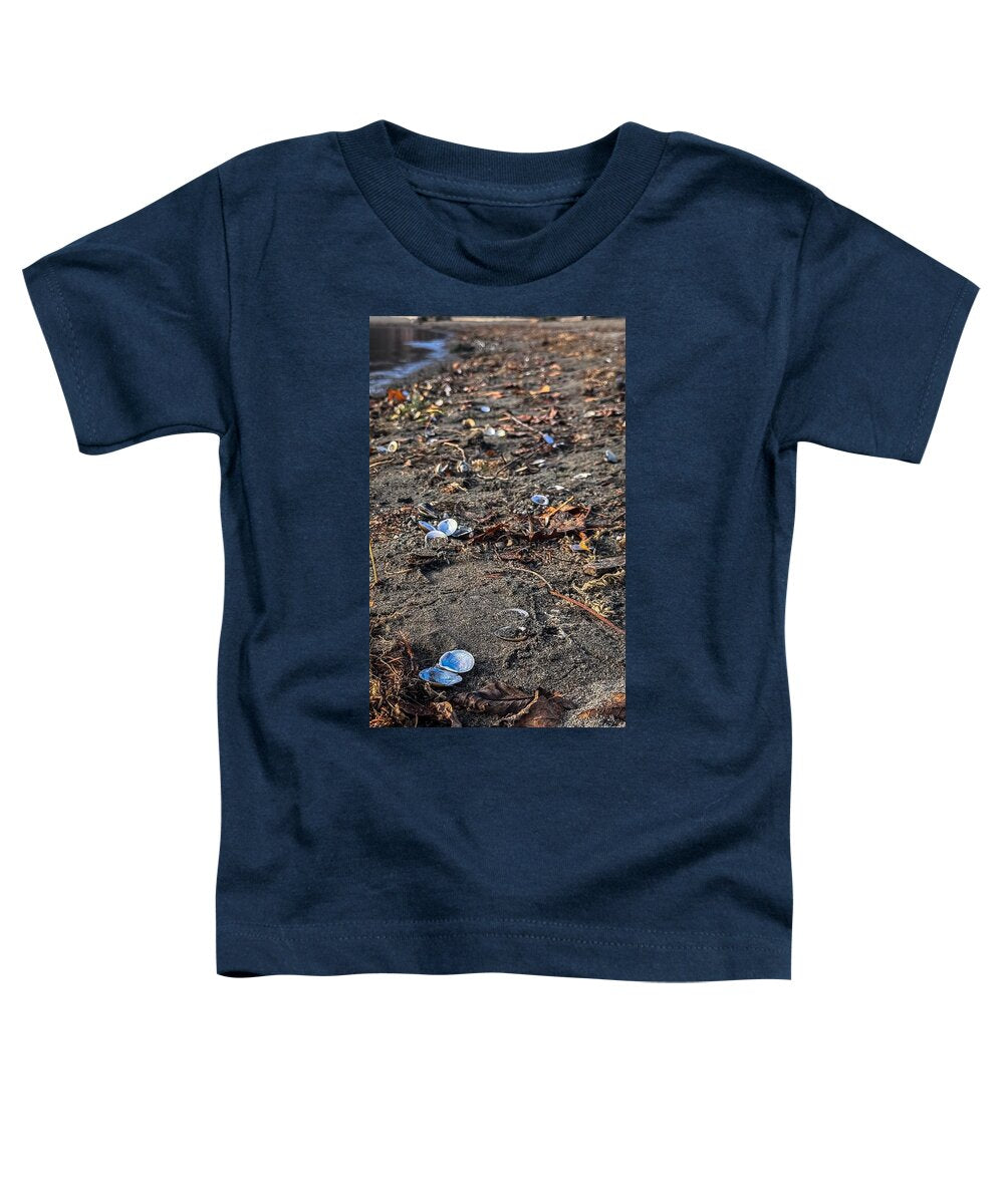 Seashells on the shoreline  - Toddler T-Shirt