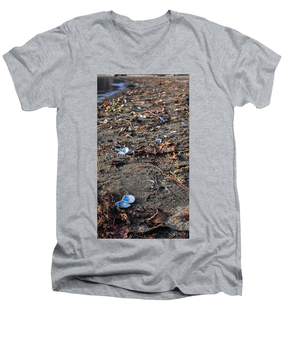 Seashells on the shoreline  - Men's V-Neck T-Shirt
