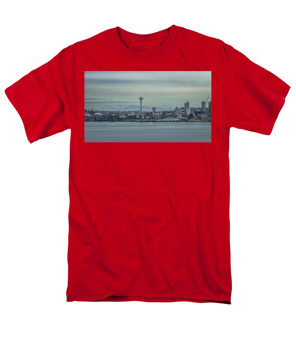 Seattle sky line  - Men's T-Shirt  (Regular Fit)