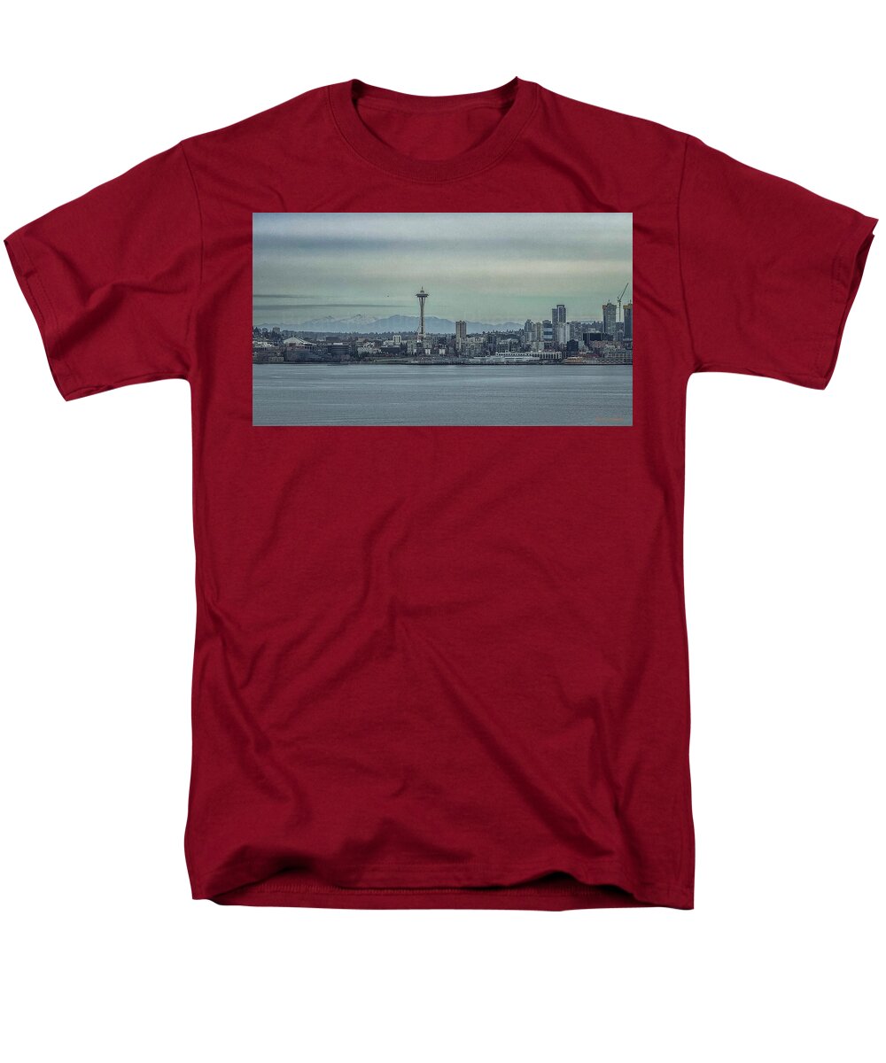 Seattle sky line  - Men's T-Shirt  (Regular Fit)