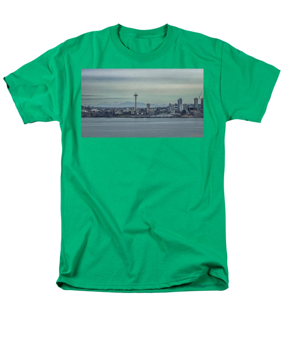 Seattle sky line  - Men's T-Shirt  (Regular Fit)